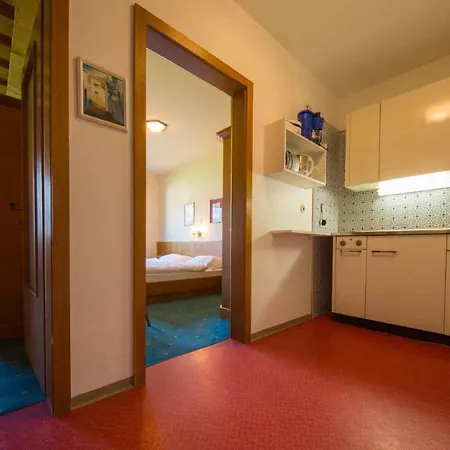 In With One-bedroom 2 *